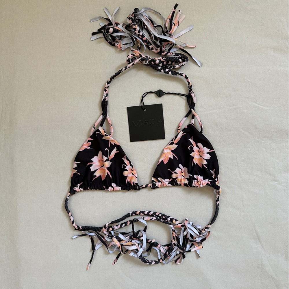 NWT - MED TOP only - acacia - black aloha print